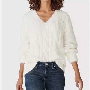 Lucky Brand Women's Cream V-Neck Sweater